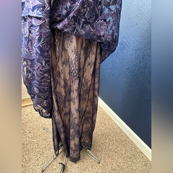 Evening gown with beautiful detail lace - Picture 6 of 6